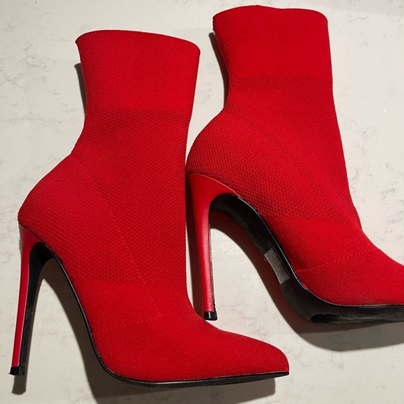 Red booties - Picture 1 of 2